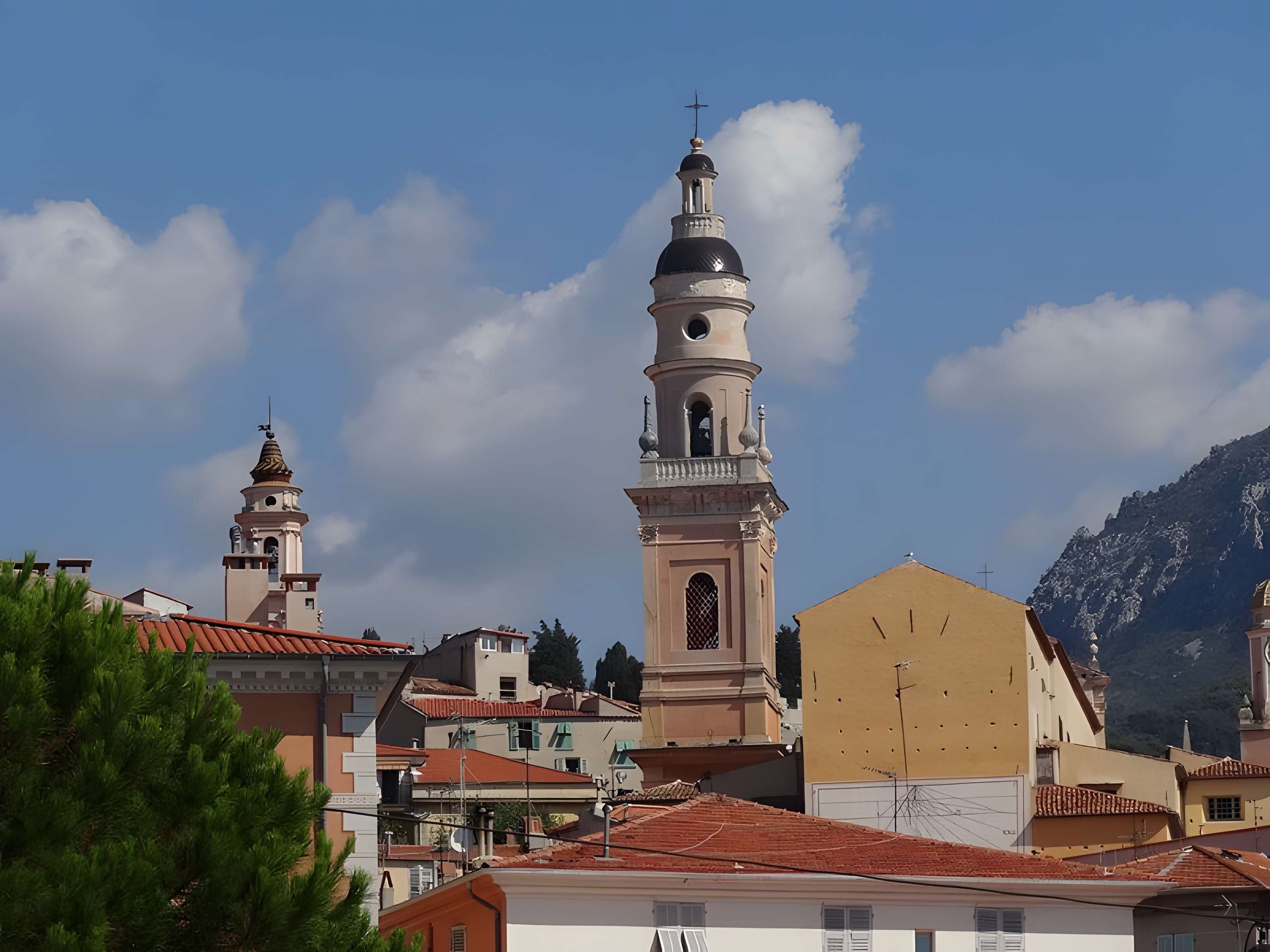 Eglise Saint-Michel, chapelle de la Conception et leurs abords
