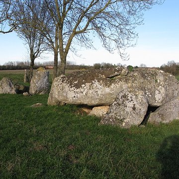 Ensemble mégalithique de la Pierre Levée à La Vallée