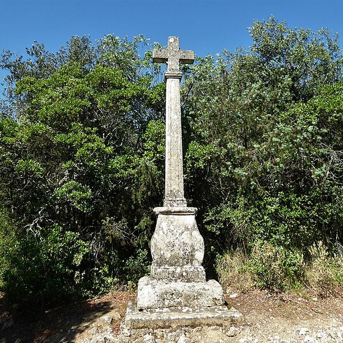 Photo de Ermitage tel quil est délimité par un mur denceinte