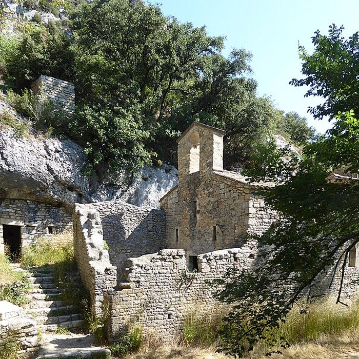 Photo de Ermitage tel quil est délimité par un mur denceinte