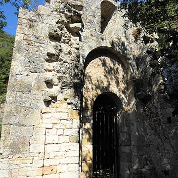 Ermitage tel quil est délimité par un mur denceinte