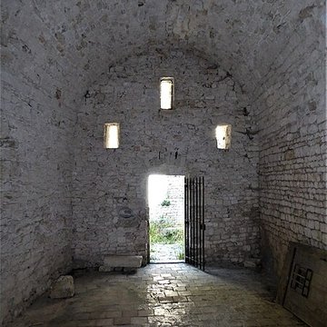 Ermitage tel quil est délimité par un mur denceinte