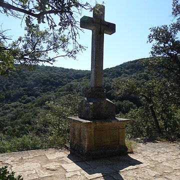 Ermitage tel quil est délimité par un mur denceinte