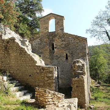 Ermitage tel quil est délimité par un mur denceinte