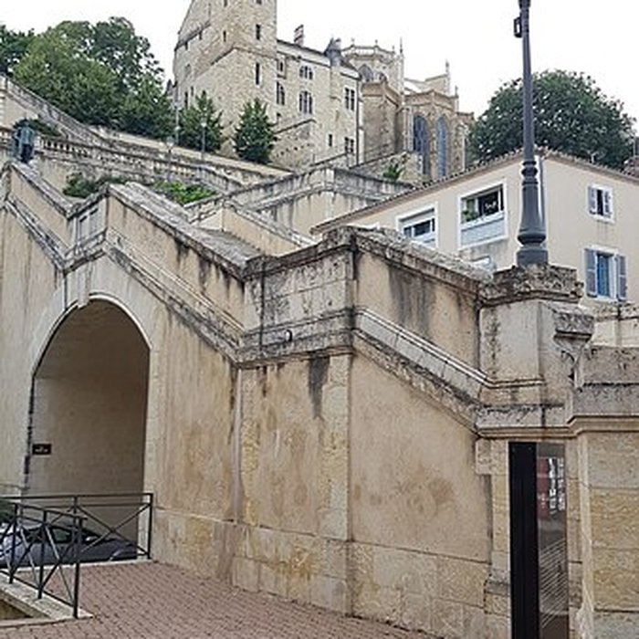 Photo de Escalier monumental dAuch