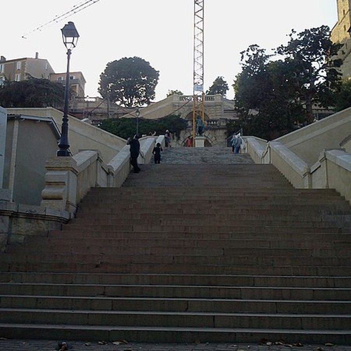 Photo de Escalier monumental dAuch