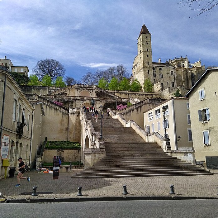 Photo de Escalier monumental dAuch