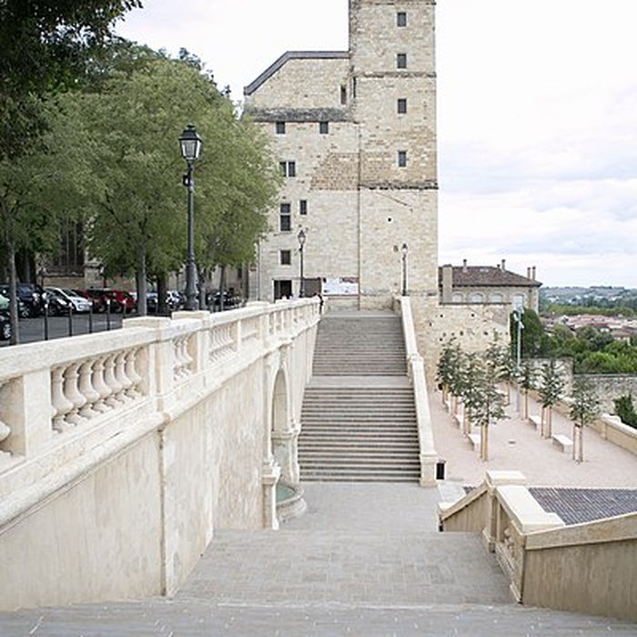 Photo de Escalier monumental dAuch