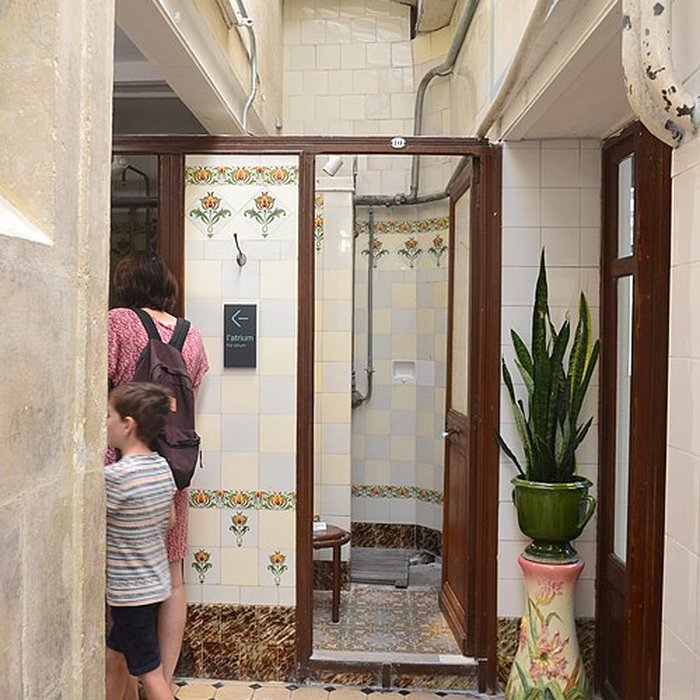 Photo de Établissement de bains Pommer à Avignon