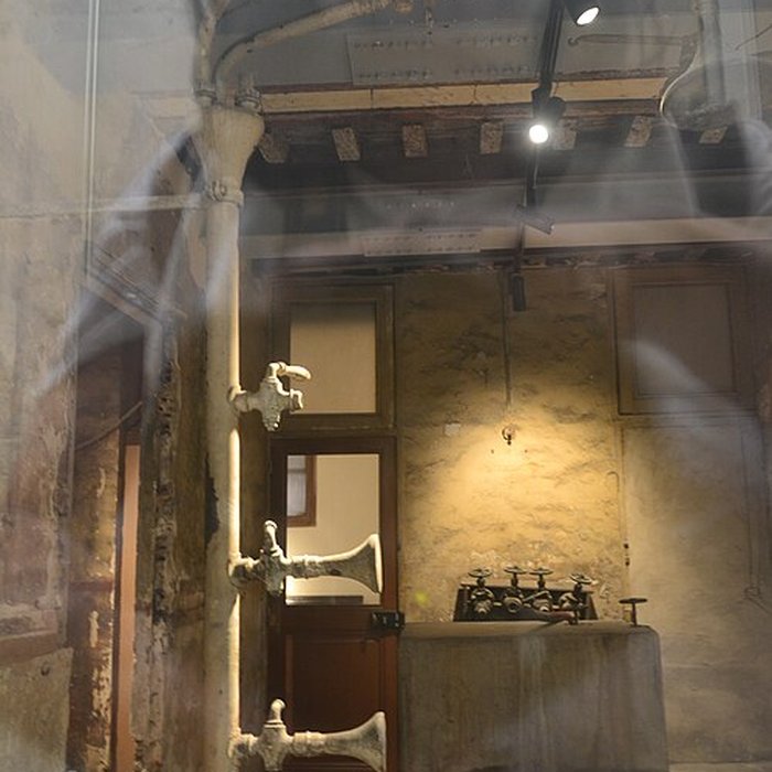 Photo de Établissement de bains Pommer à Avignon