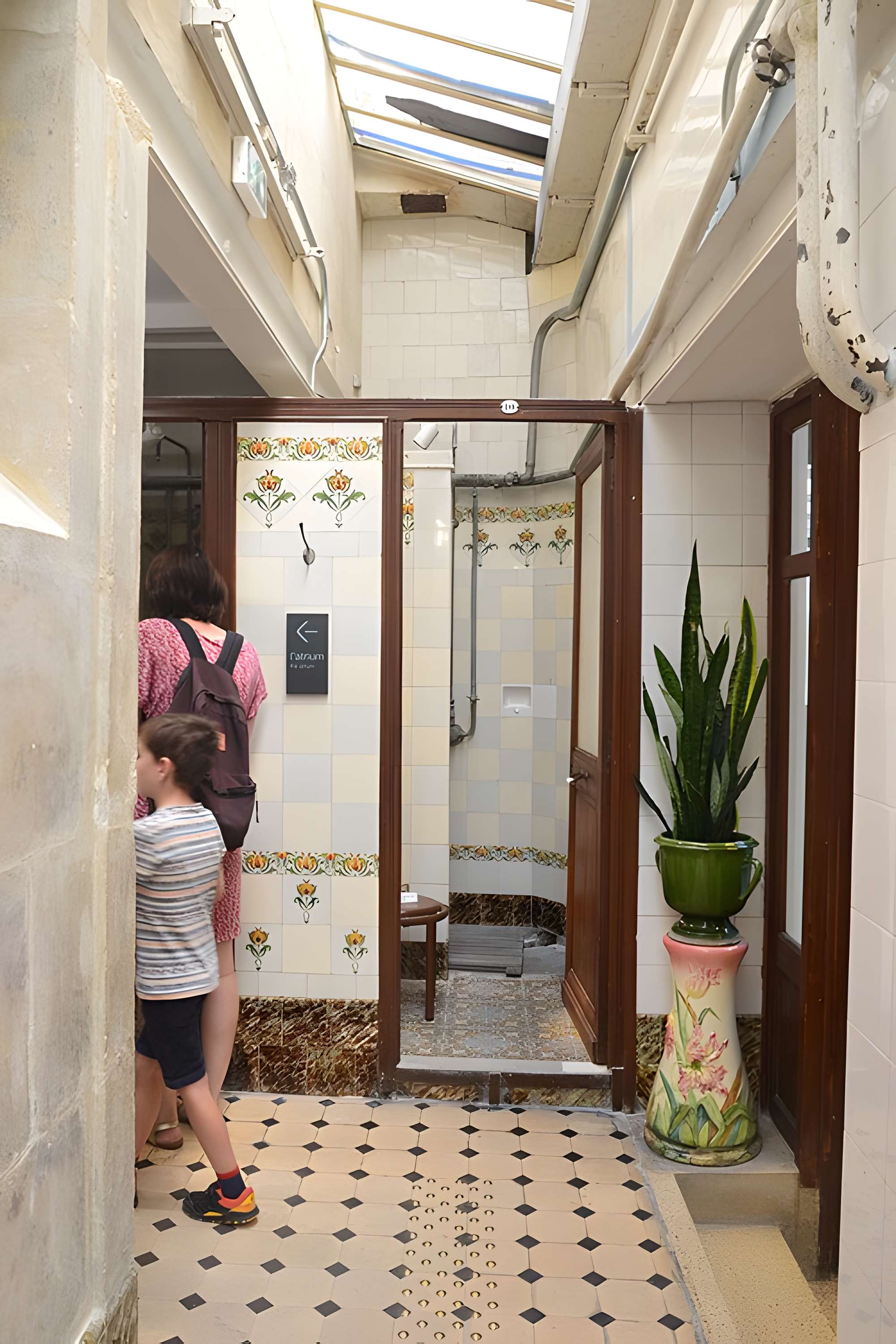 Établissement de bains Pommer à Avignon