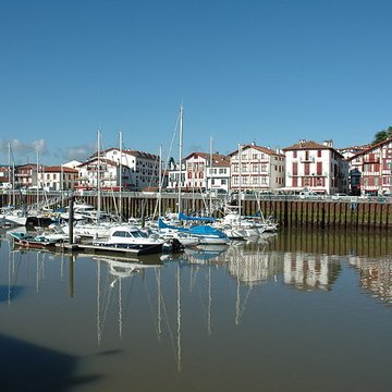 Feu amont dalignement du port de Ciboure