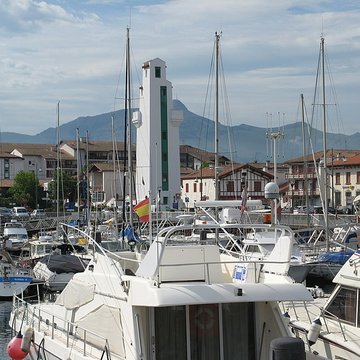 Feu amont dalignement du port de Ciboure