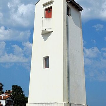 Feu aval dalignement du port à Saint-Jean-de-Luz