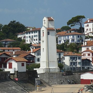 Feu aval dalignement du port à Saint-Jean-de-Luz