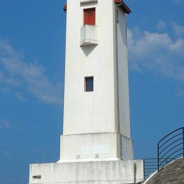 Feu aval dalignement du port à Saint-Jean-de-Luz