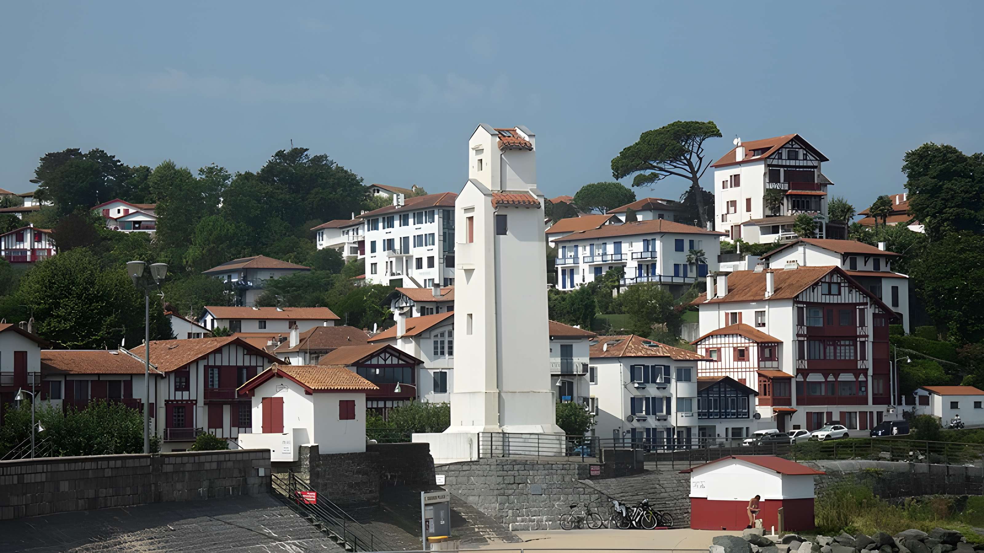 Feu aval d'alignement du port à Saint-Jean-de-Luz