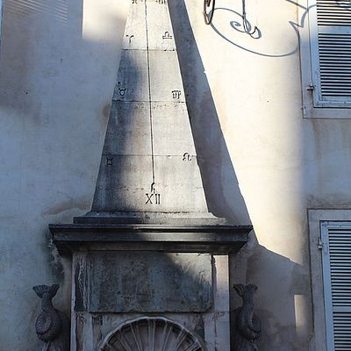 Photo de Fontaine aux Dauphins de Givry