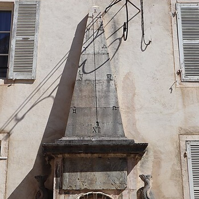 Photo de Fontaine aux Dauphins de Givry