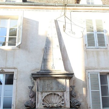 Fontaine aux Dauphins de Givry