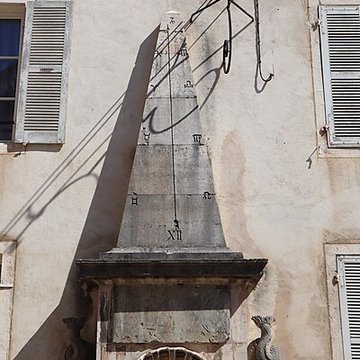 Fontaine aux Dauphins de Givry