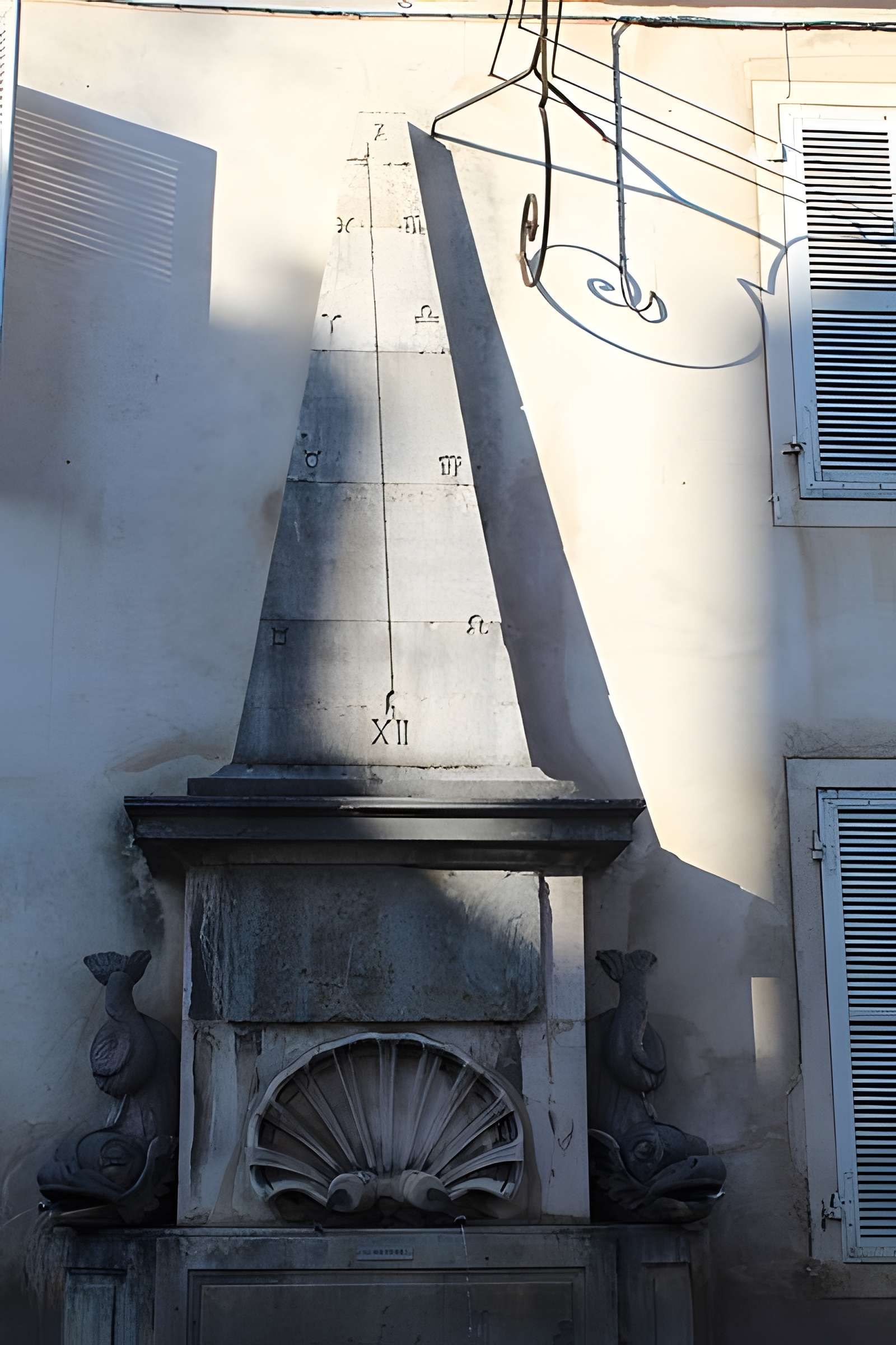 Fontaine aux Dauphins de Givry