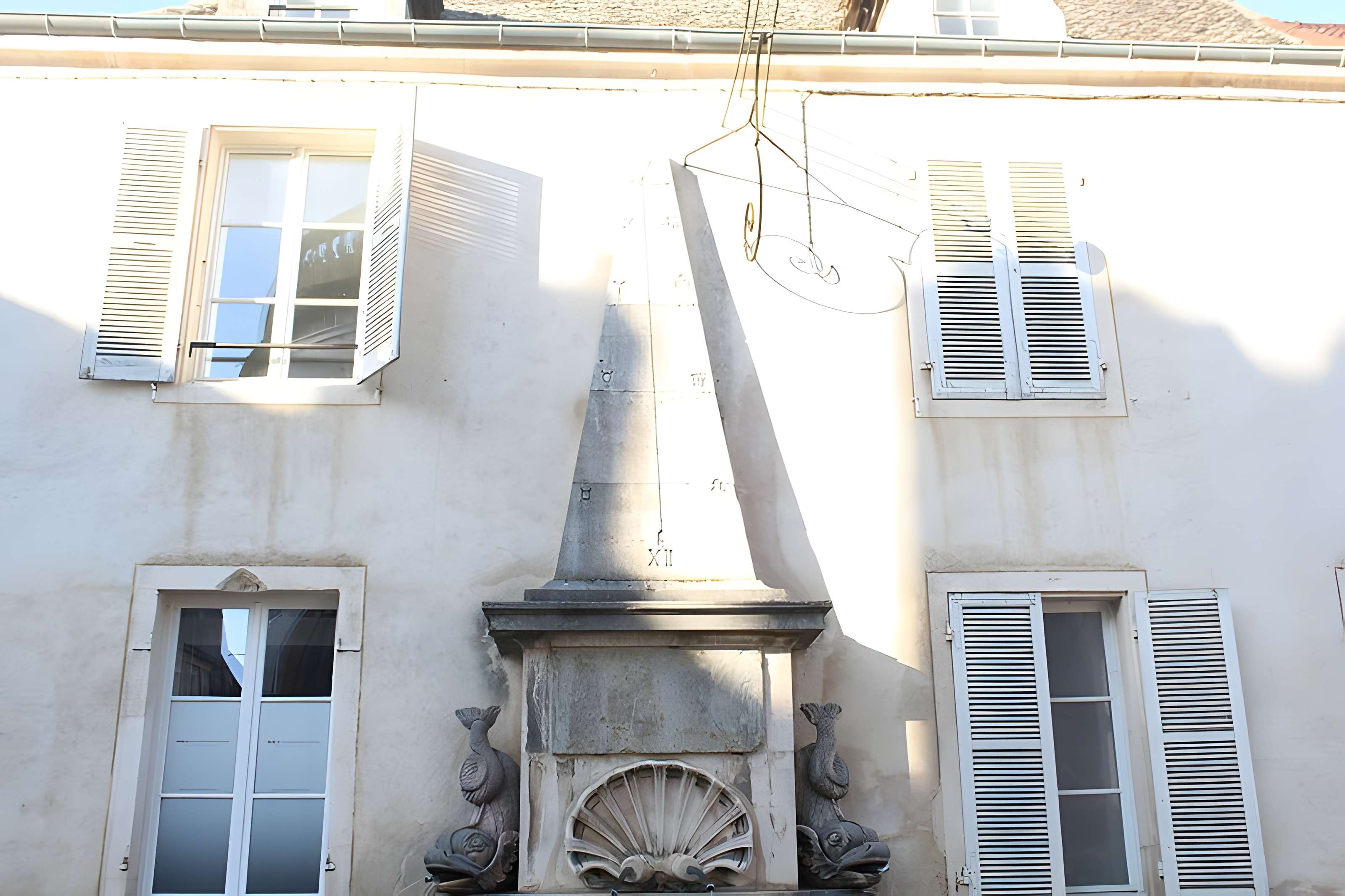 Fontaine aux Dauphins de Givry