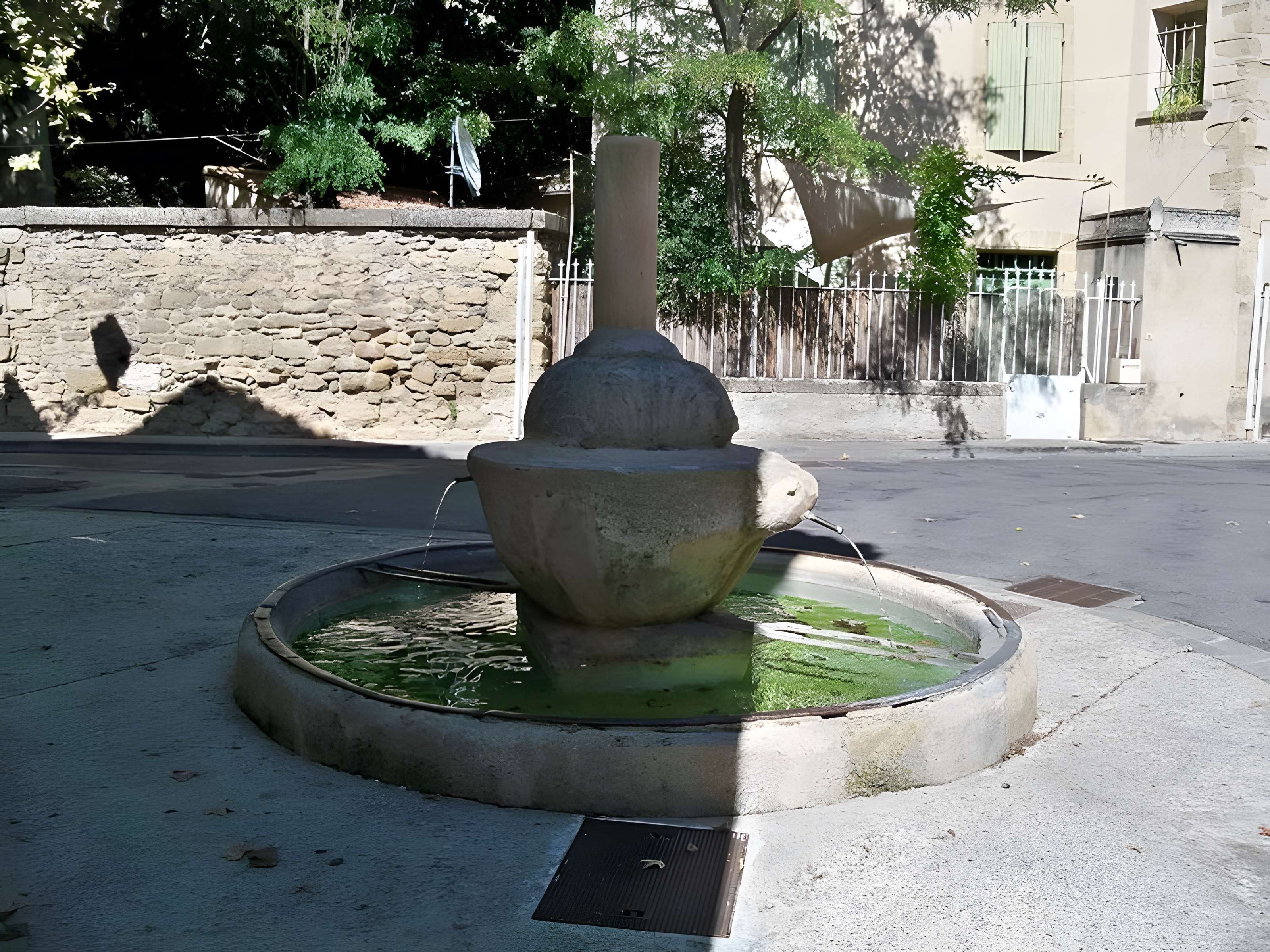 Fontaine Bellecroix de Courthézon 