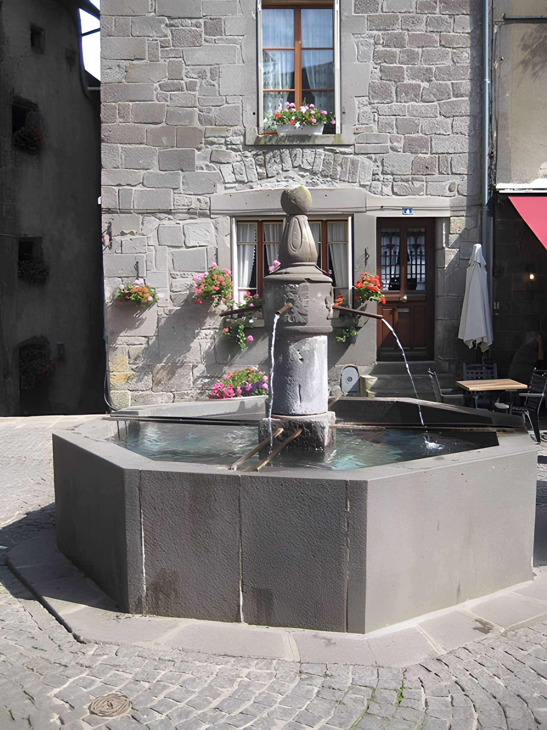 Fontaine de Besse-et-Saint-Anastaise 