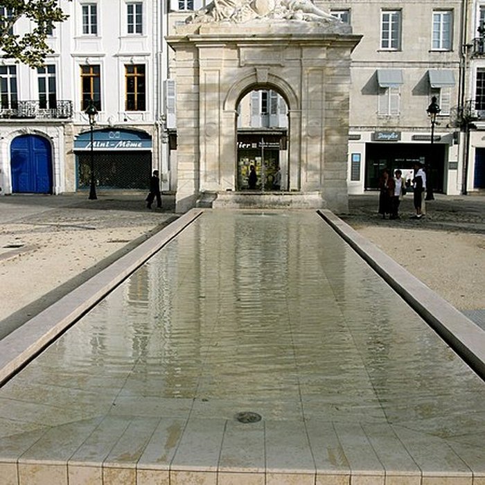 Photo de Fontaine de la place Colbert à Rochefort