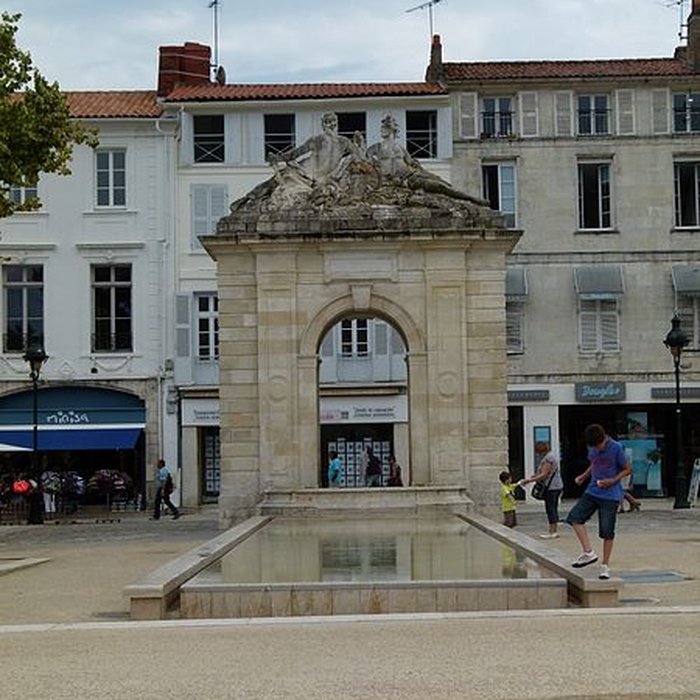Photo de Fontaine de la place Colbert à Rochefort