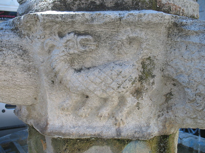 Fontaine de la place de la Mairie de Besse-sur-Issole