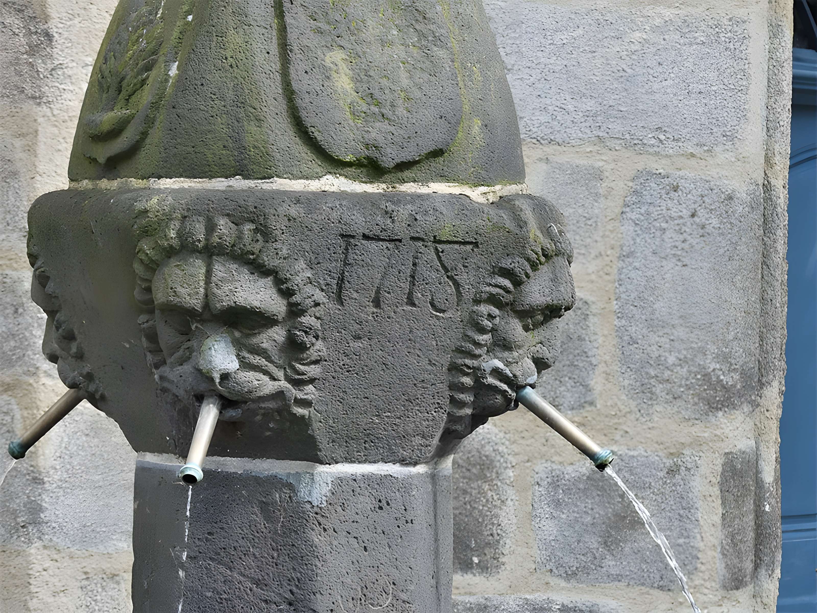 Fontaine de la place de l'Ancienne-Halle à Aubusson