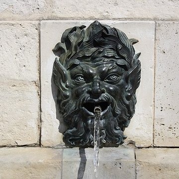 Fontaine de la place Saint-Louis de Versailles