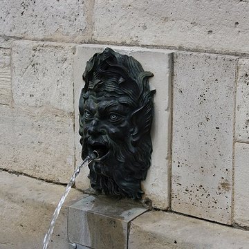 Fontaine de la place Saint-Louis de Versailles