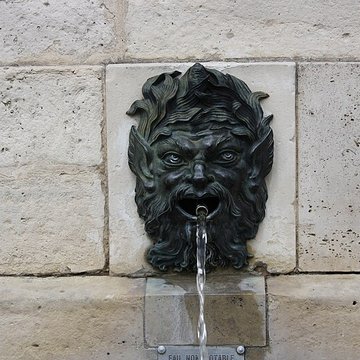 Fontaine de la place Saint-Louis de Versailles