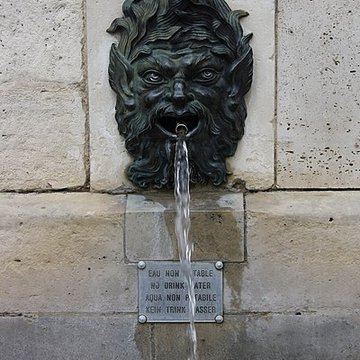 Fontaine de la place Saint-Louis de Versailles