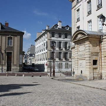 Fontaine de la place Saint-Louis de Versailles