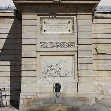 Fontaine de la place Saint-Louis de Versailles