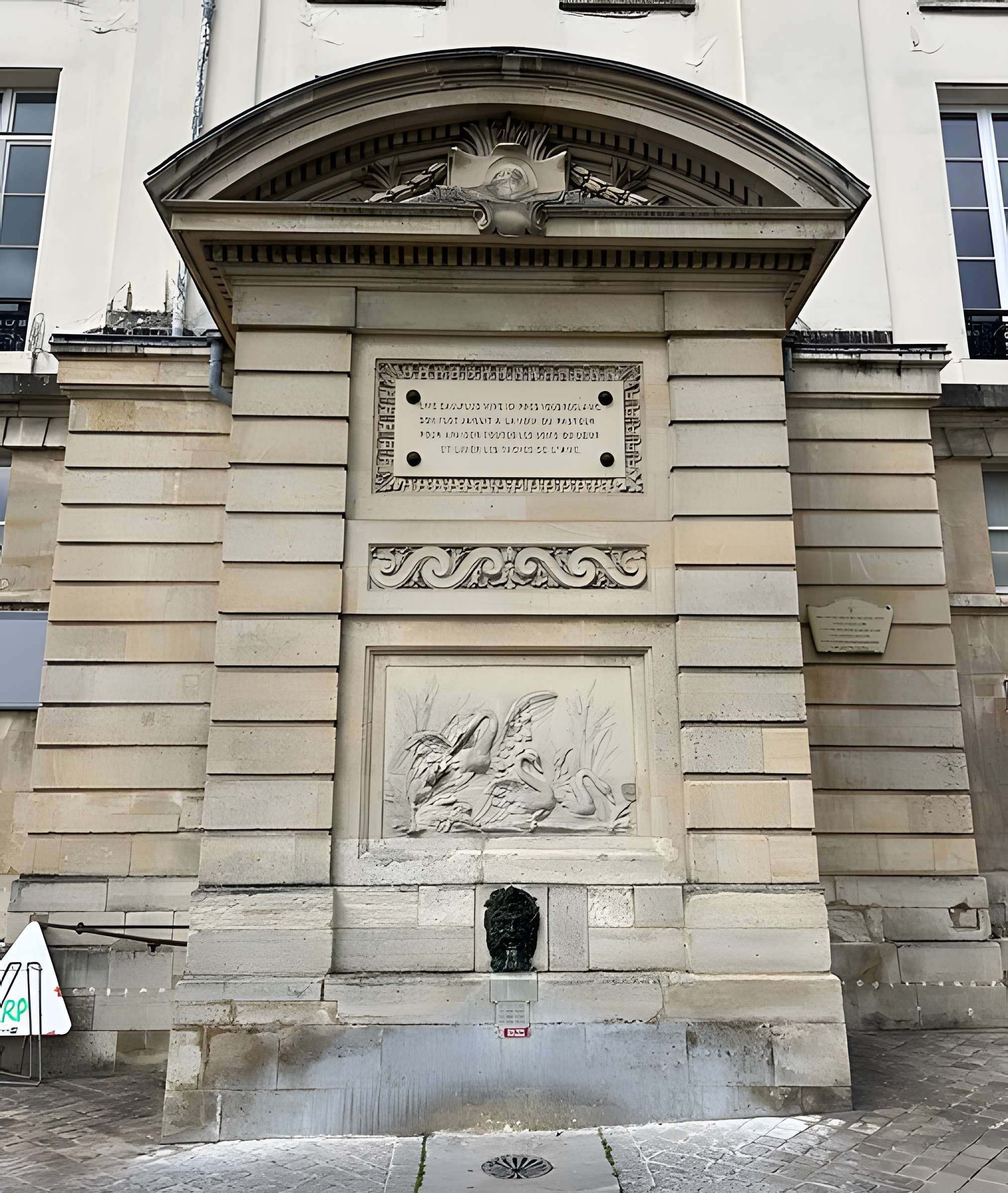 Fontaine de la place Saint-Louis de Versailles