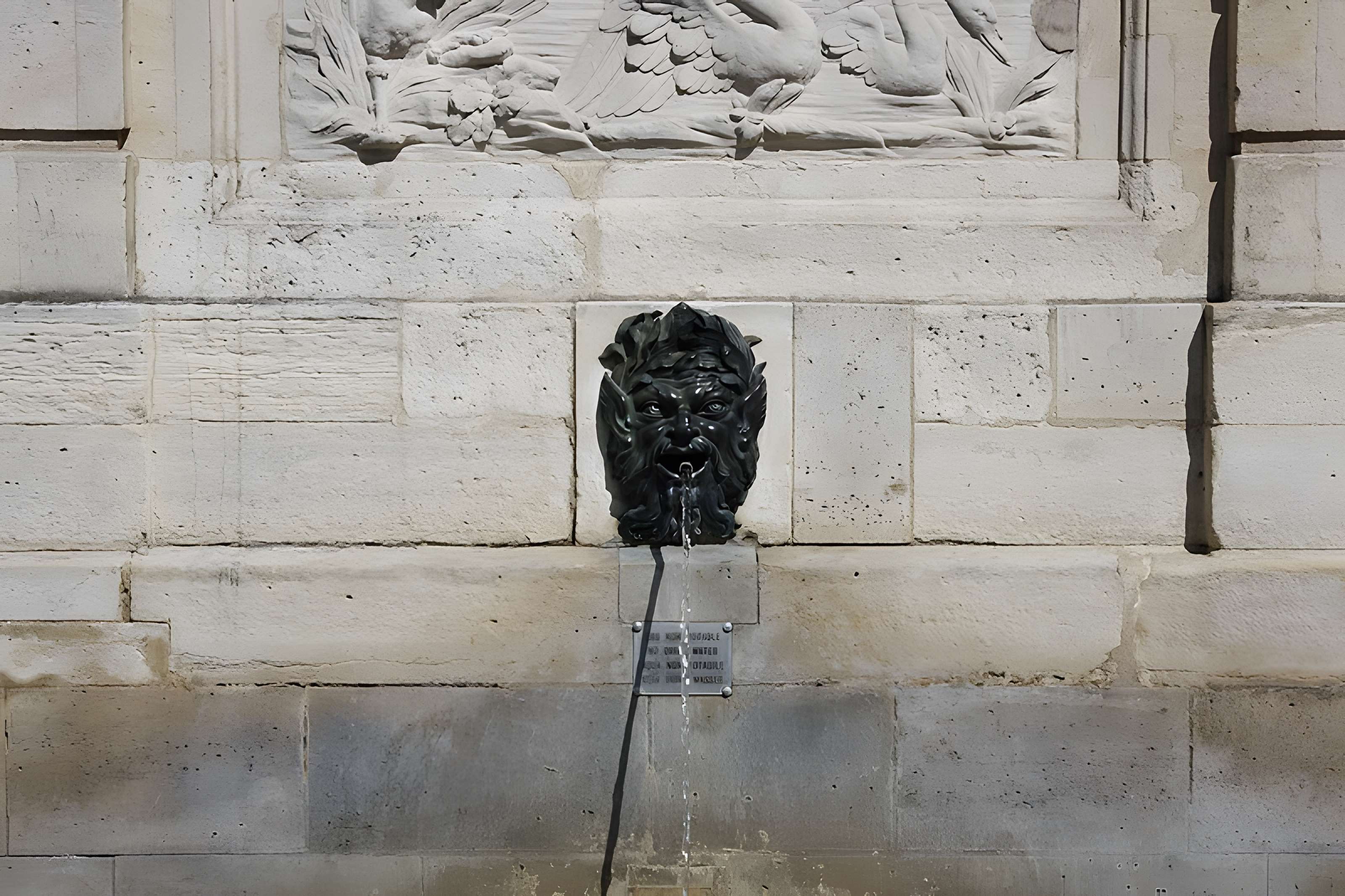 Fontaine de la place Saint-Louis de Versailles