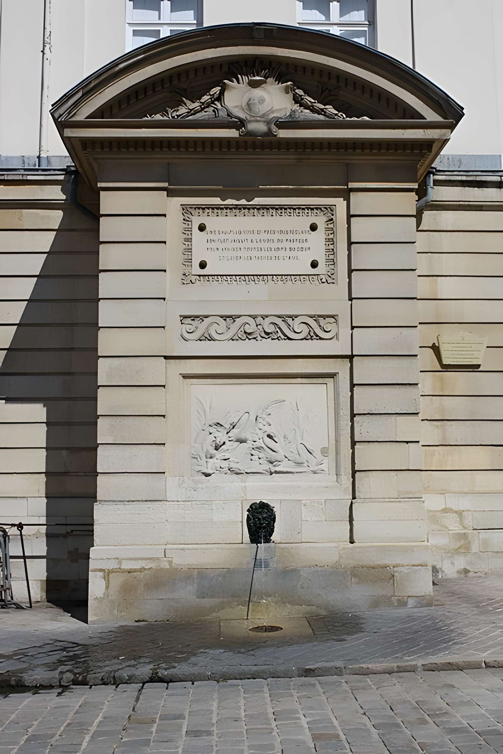 Fontaine de la place Saint-Louis de Versailles