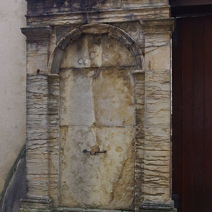 Photo de Fontaine de la rue dAvril à Cluny