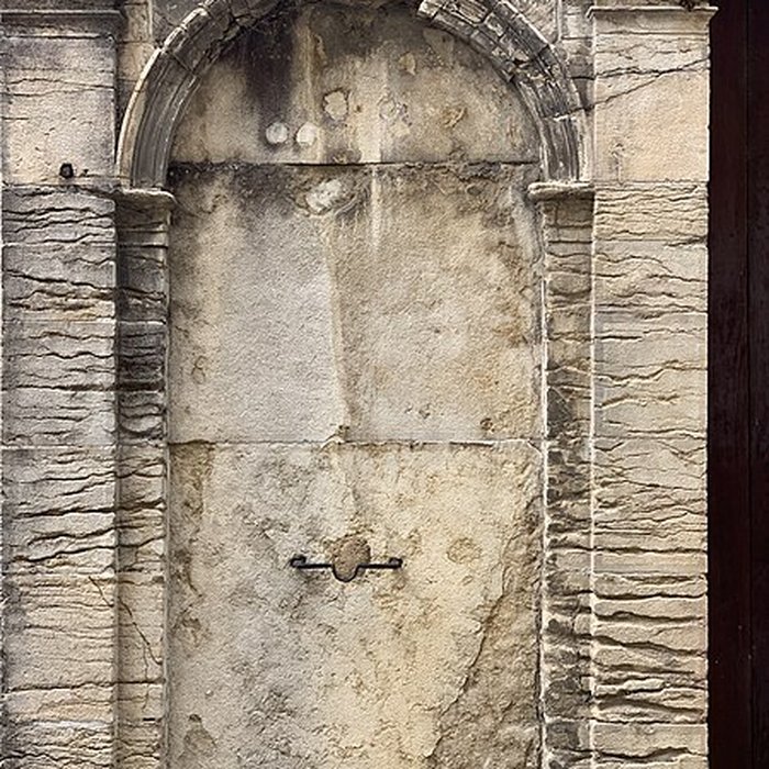 Photo de Fontaine de la rue dAvril à Cluny