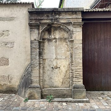 Fontaine de la rue dAvril à Cluny
