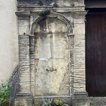 Fontaine de la rue dAvril à Cluny