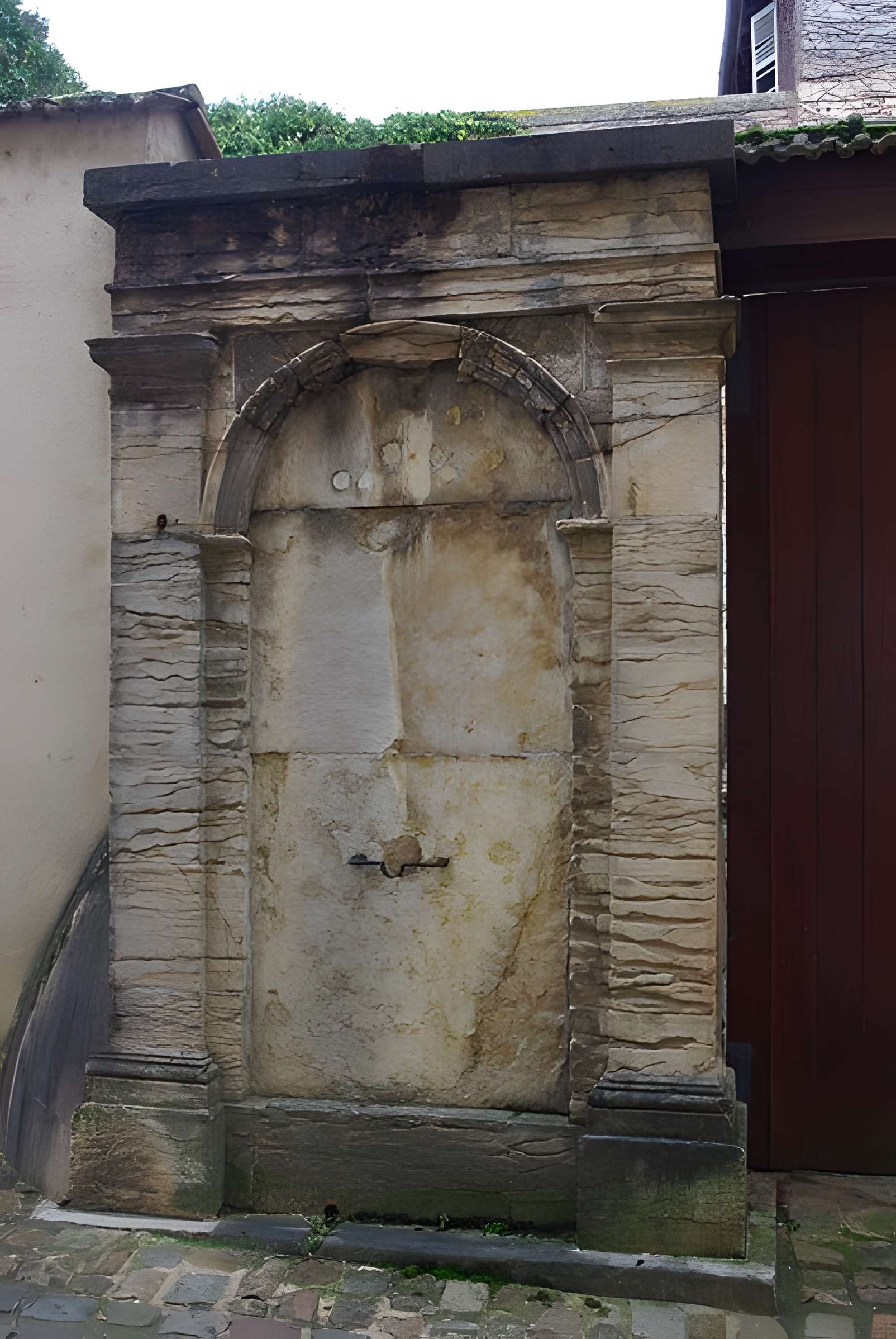 Fontaine de la rue d'Avril à Cluny 