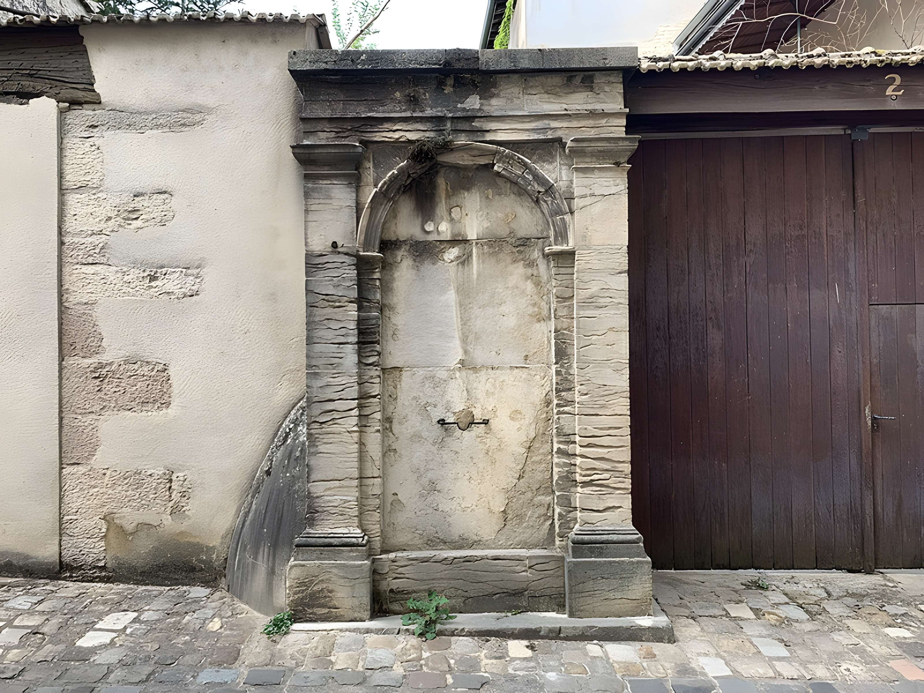 Fontaine de la rue d'Avril à Cluny