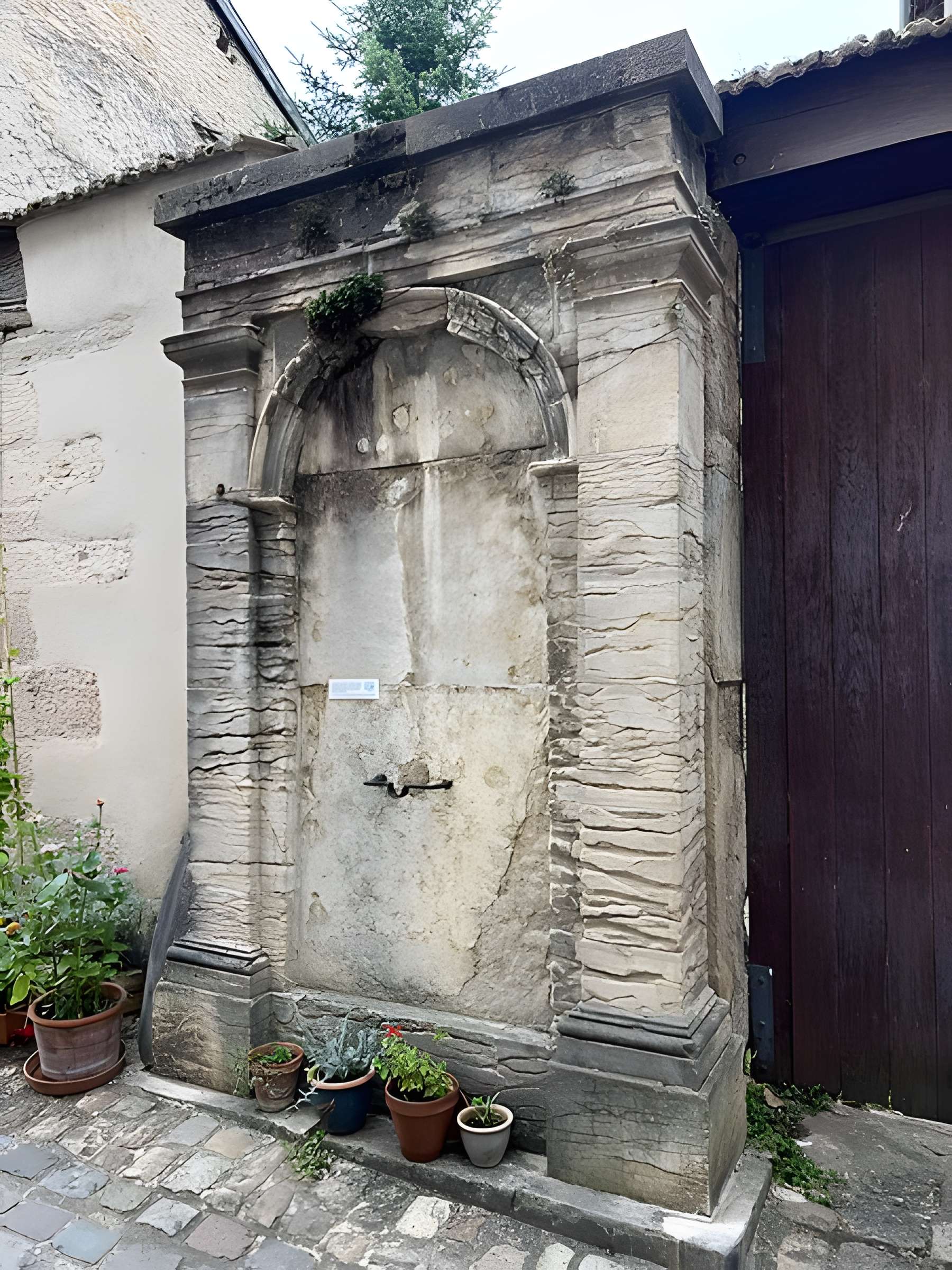 Fontaine de la rue d'Avril à Cluny