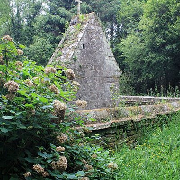 Photo de Fontaine de Saint-Jean-du-Poteau à Plumelin